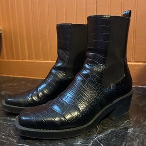 Faux snakeskin black boots 8